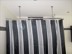 Barrierefreie Eckdusche, Stange für Vorhang an der Decke befestigt